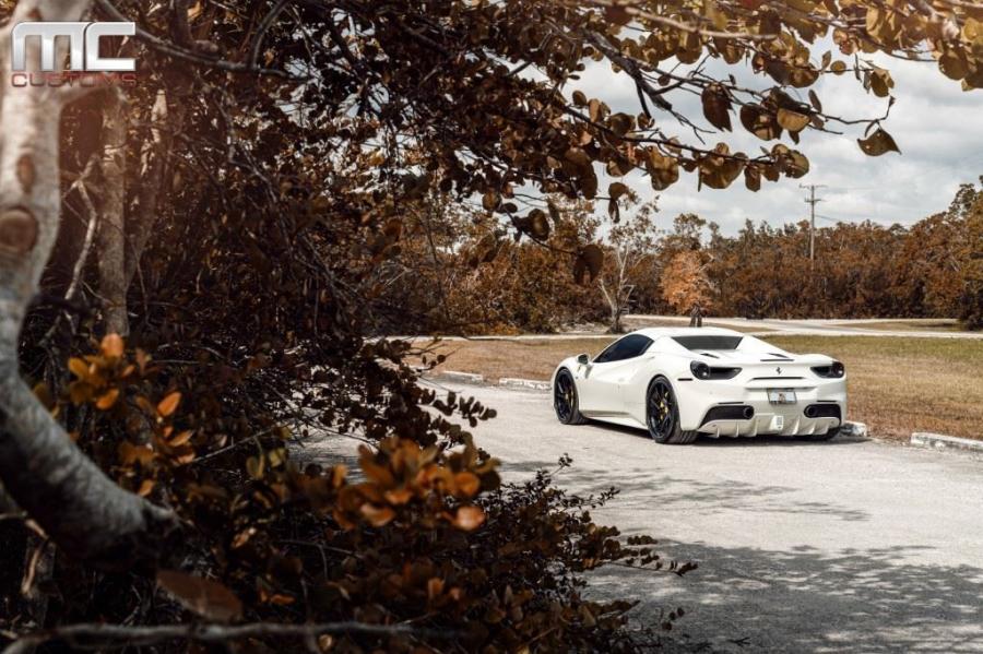  Ferrari 488 Spider White by MC Customs 2018 года  (фото 4 из 12)